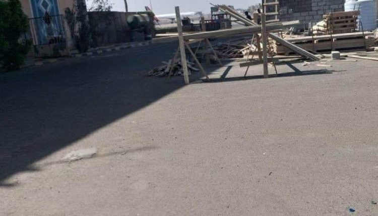 قوات التحالف تستحدف غرفة تفتيش خاصة بها للأمتعة في مطار عدن المشهد قوات التحالف تستحدف غرفة تفتيش خاصة بها للأمتعة في مطار عدن المشهد