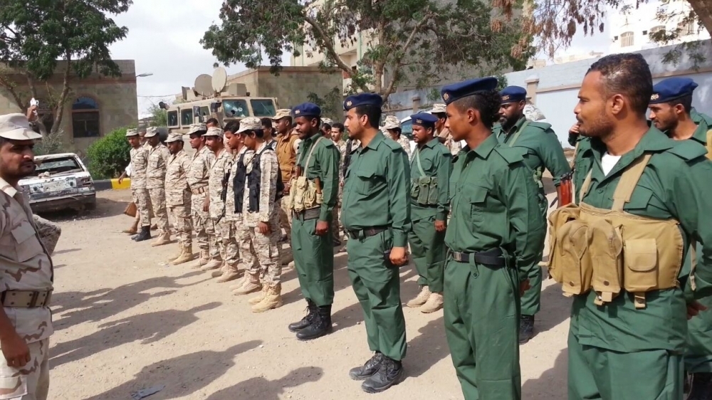 جنود في الجيش والأمن بعدن يناشدون الميسري بمراقبة إجراءات صرف المرتبات ...