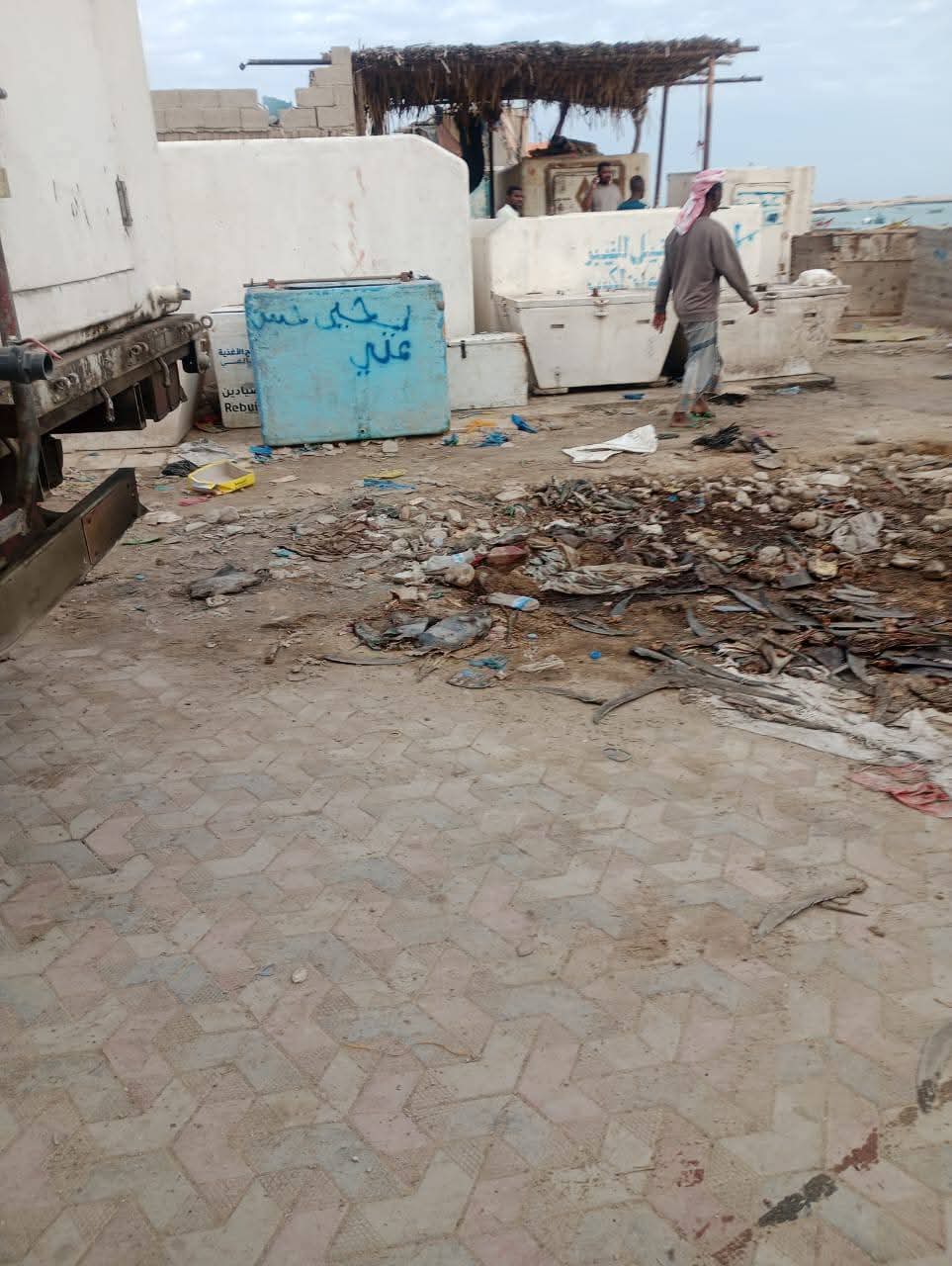 سلطة “الجيب السائب” في رضوم.. جباية منتظمة وخدمات غائبة وكارثة بيئية تطحن المواطن