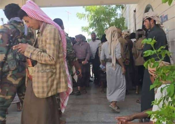 كارثة معسكر العلم تفضح مخاطر التحشيدات السعودية في شبوة.. اتهامات للعتيبي والمرزقي بالزج بالجنود في أتون الحرب